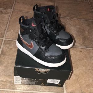 Jordan’s 1 retro high BT toddler unisex